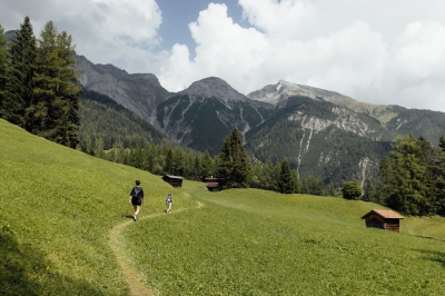 Bild: Hiking at Pettneu