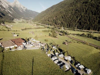 Bild: view from above, surrounded by meadows.