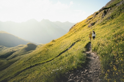 Bild: Breathtaking mountain view of the Arlberg in Tyrol during summer