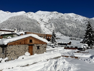 Bild: 60sqaure Lodges at the Arlberg Camping in Winter